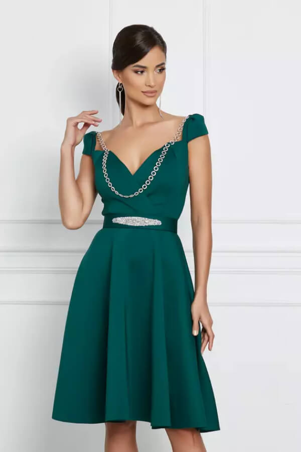 rochie de ocazie verde din neopren cu aplicatie tip lant si curea in talie