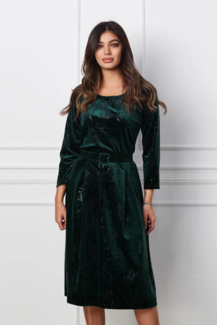 rochie eleganta din catifea cu insetii discrete si croi clos verde