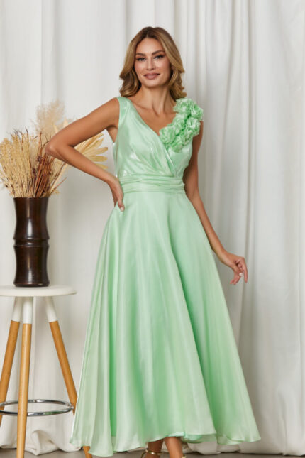 rochie din voal verde lunga de lux cu trandafirasi 3D la decolteu